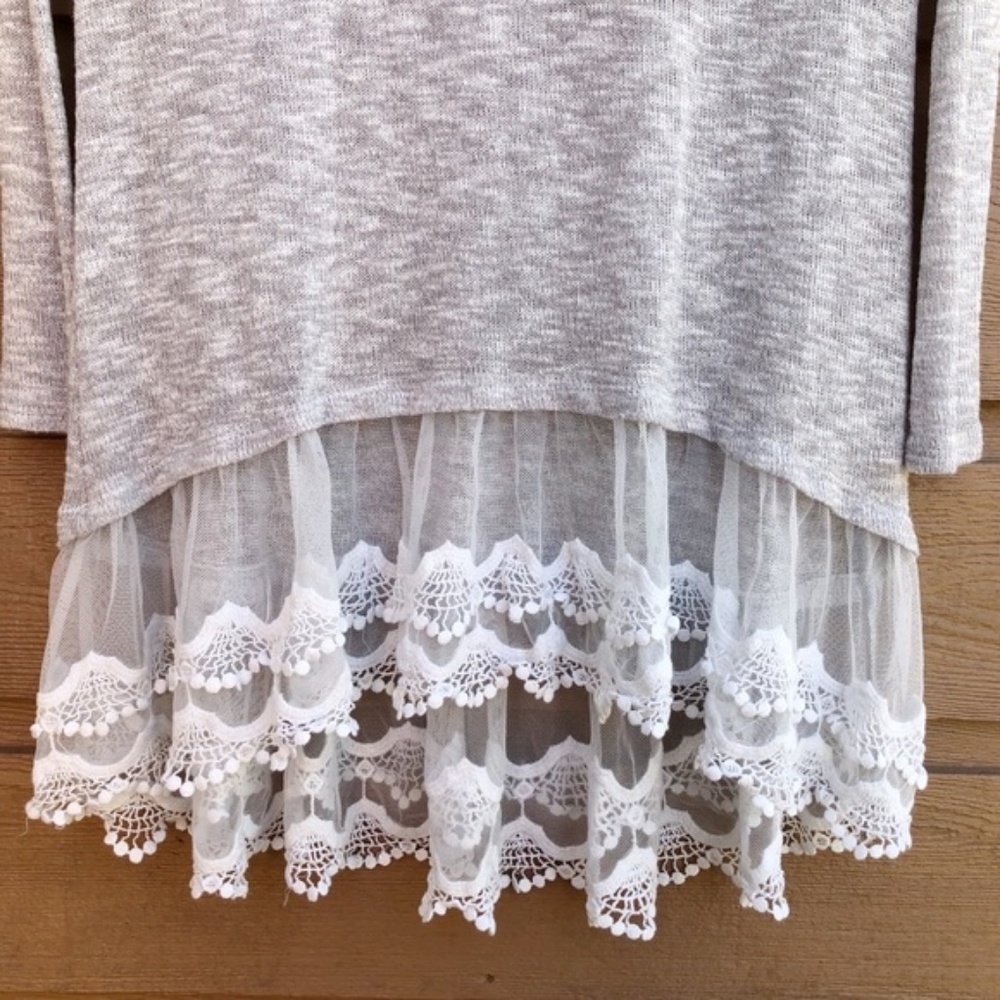 NWOT Reborn J Lace Trimmed Top - size small - Picture 2 of 5